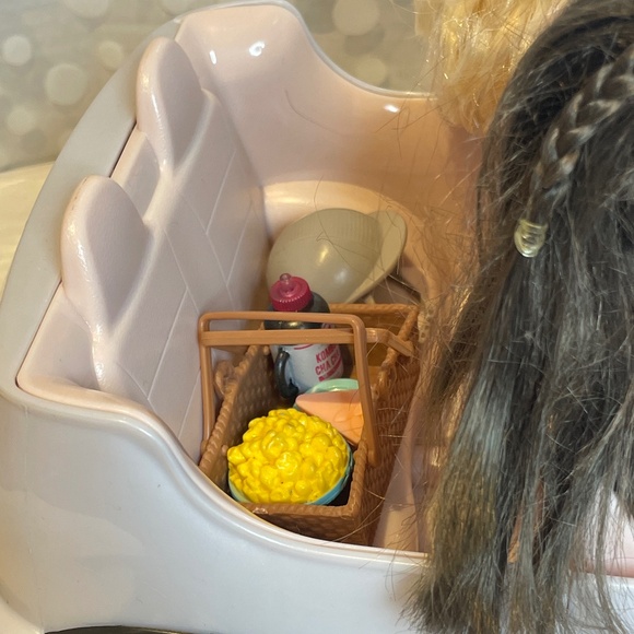 Lori doll 👧Go Everywhere! Convertible Silver Car with picnic basket - Picture 10 of 14